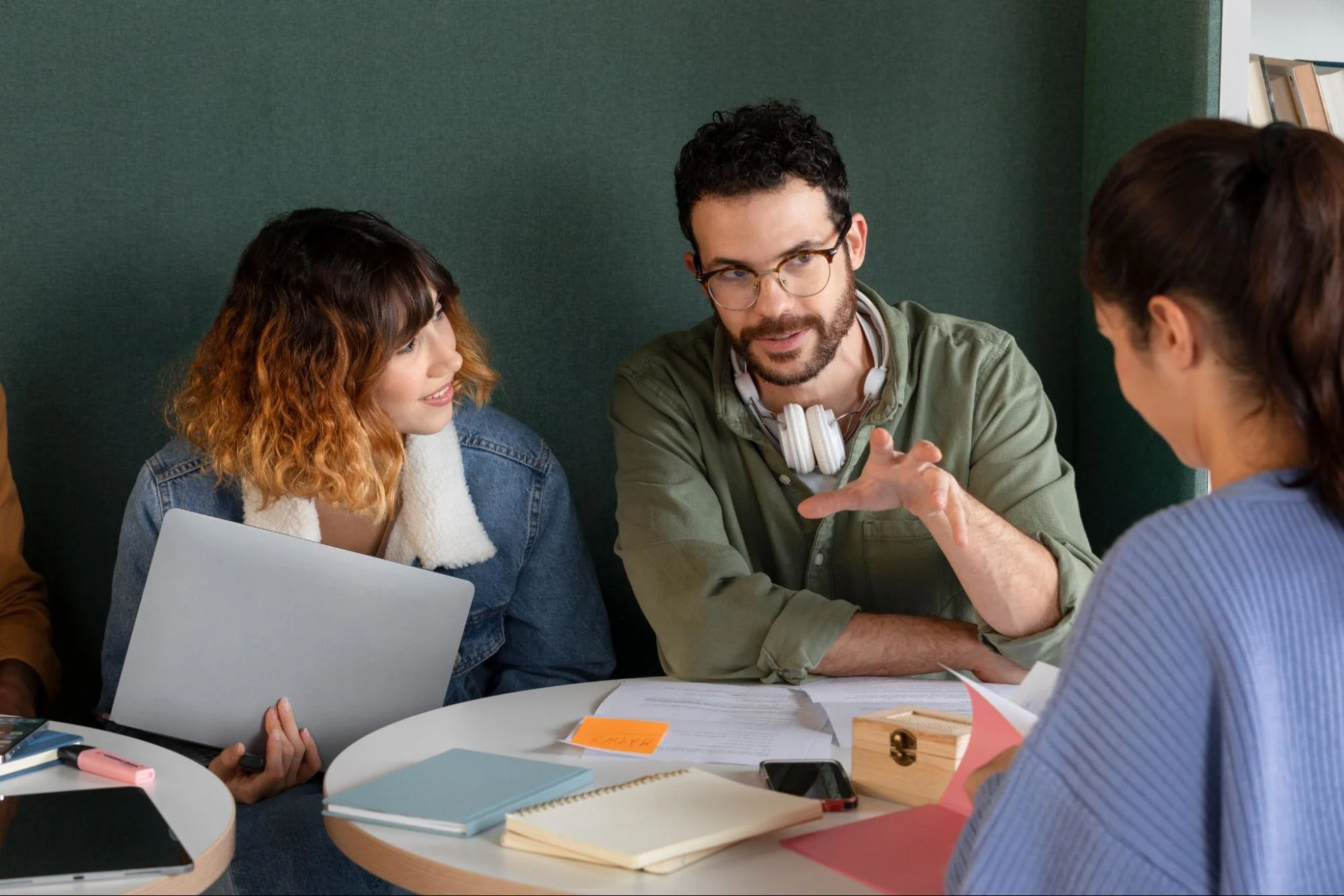 Why Italian Feels Familiar to English Speakers-LanguageLearning